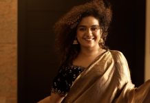 mareena michael kurisingal in golden saree with contrast blouse ideas photos