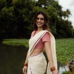 priya varrier onam look in kerala saree