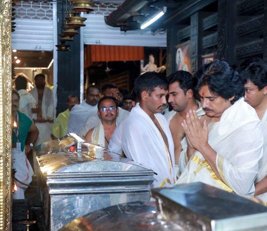 Andhra Pradesh Deputy CM Pawan Kalyan Offers Prayers at Guruvayur Temple Pawan Kalyan visit guruvayur temple photos