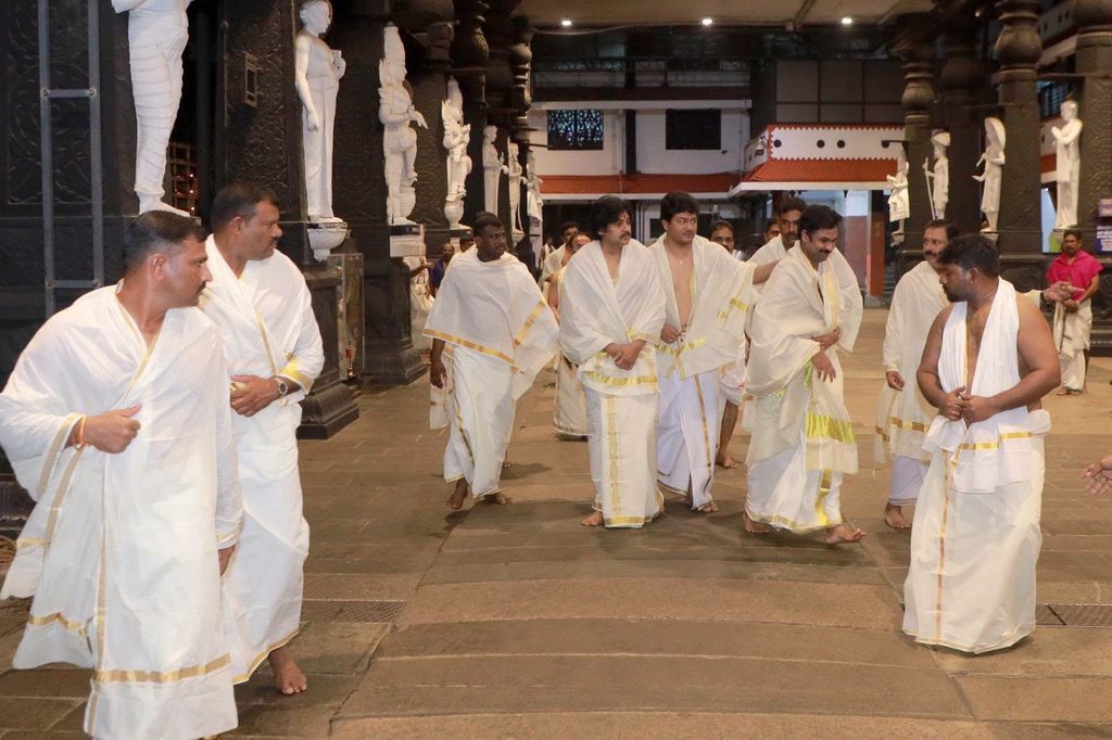 Pawan Kalyan visit guruvayur temple photos