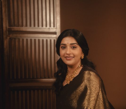 Meera Jasmine meera jasmin in cream colored silk saree featuring a rich contrast dark brown border and pallu photos