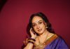 pearle maaney in royal blue traditional silk saree with rich maroon silk fabric blouse style in kalyan navaratri function outfit photos