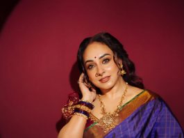 Pearle Maaney pearle maaney in royal blue traditional silk saree with rich maroon silk fabric blouse style in kalyan navaratri function outfit photos
