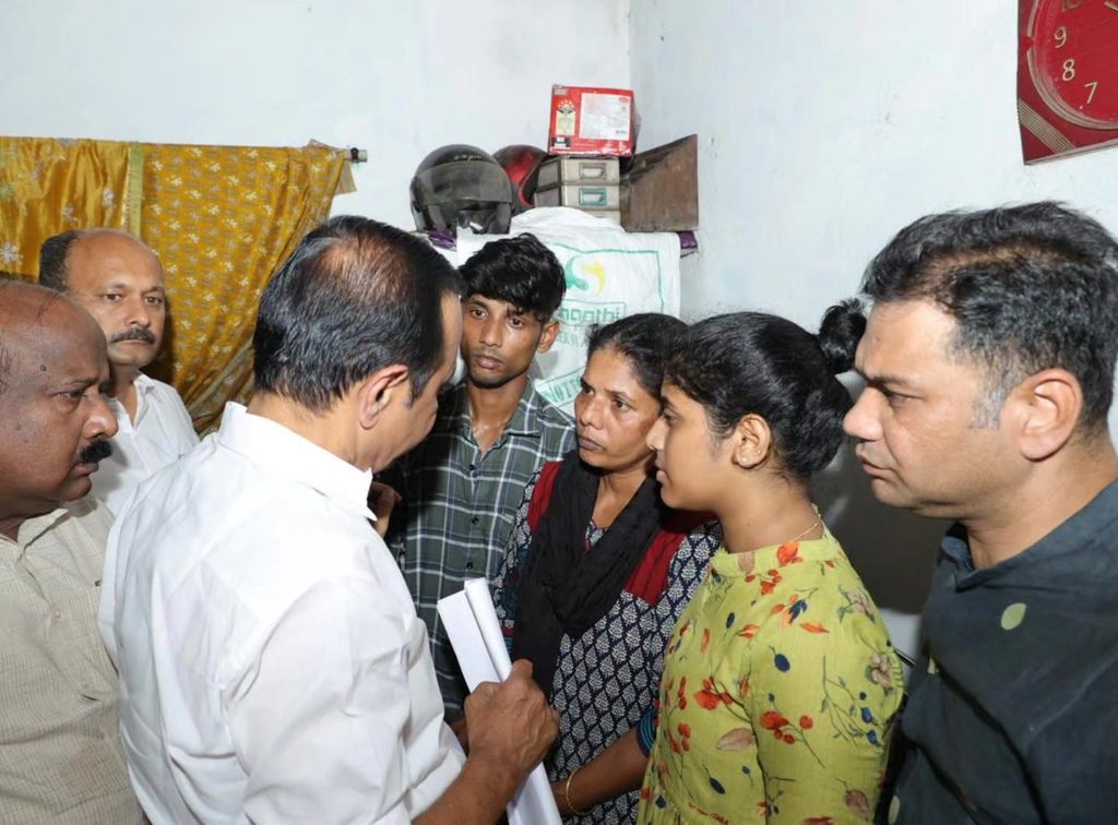 Cheranalloor Road Accident CM VD Satheesan Visits Victims Family