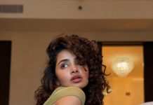 Anupama Parameshwaran anupama parameswaran in Olive green sleeveless fitted crop top with Light wash denim jeans Features standard belt loops silver button or rivet hardware style photos