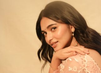 Kayadu Lohar kayadu lohar in pale pink traditional ethnic saree ensemble with a matching sleeveless blouse and classic golden toned pearl statement necklace photos