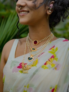 arsha-baiju-in-saree-with-ornaments-look-photos-008