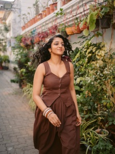 arsha-baiju-in-western-style-outfit-photos-001