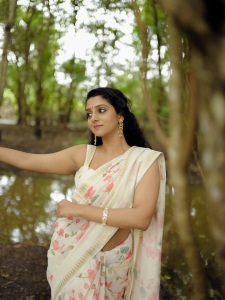 arsha-chandini-baiju-latest-photos-in-saree-outfit-003