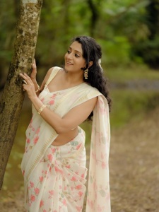 arsha-chandini-baiju-latest-photos-in-saree-outfit-008