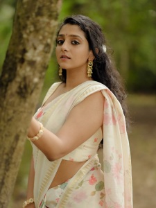 arsha-chandini-baiju-latest-photos-in-saree-outfit-019
